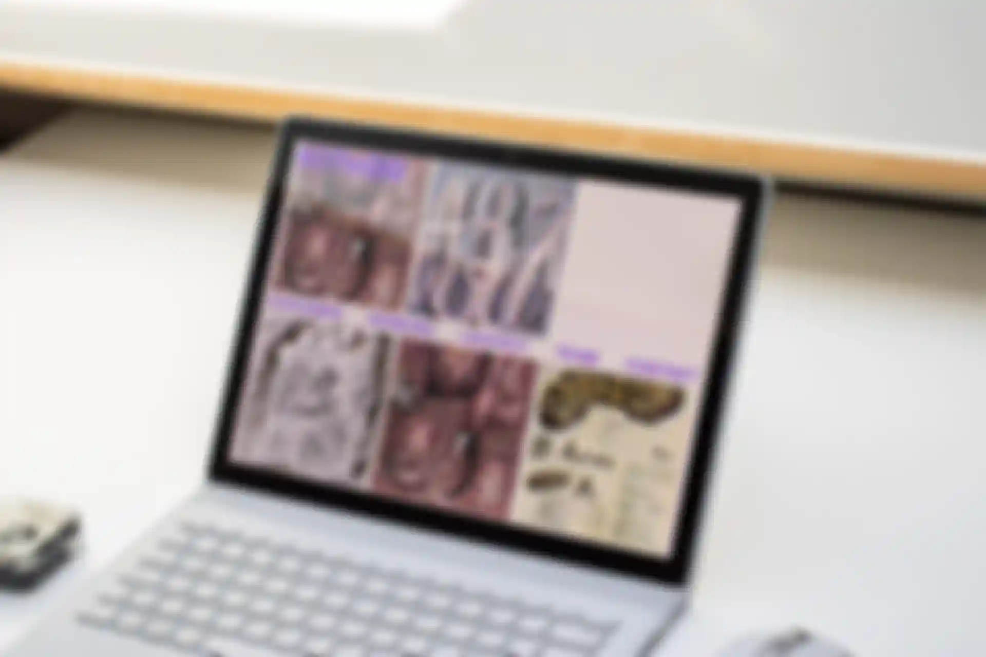 Vorläufige KITeGG-Website, die auf einem Laptop auf dem Schreibtisch geöffnet wurde.